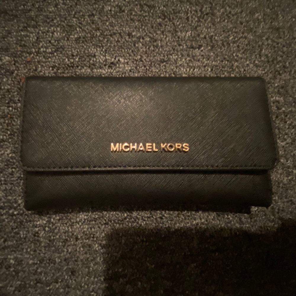 Micheal Kors Large Trifold Wallet